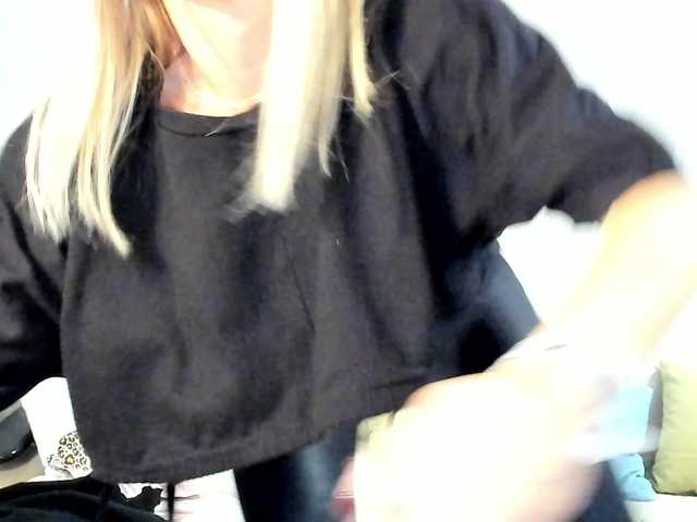 Lisa1225 live cam on BongaCams