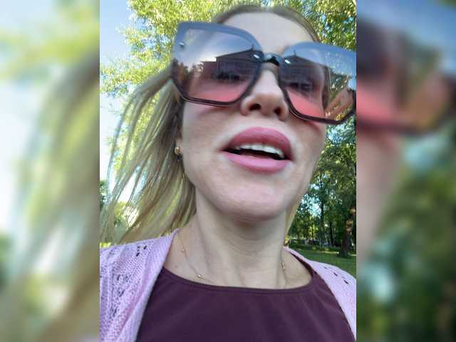 Lisa1225 live cam on BongaCams