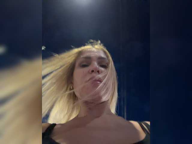 Lisa1225 live webcam show