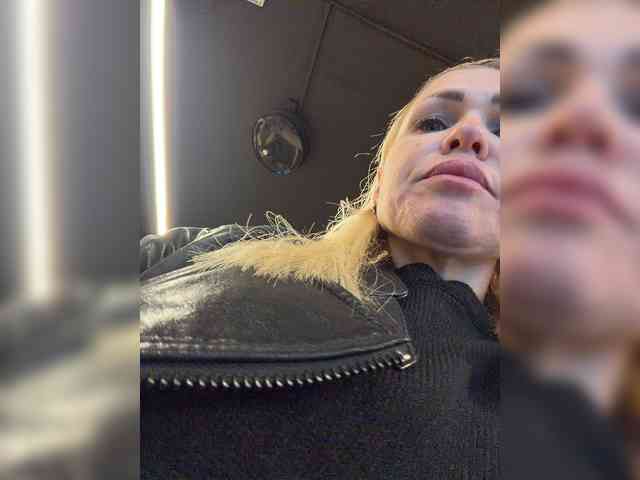Lisa1225 webcam