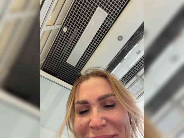 Lisa1225 webcam