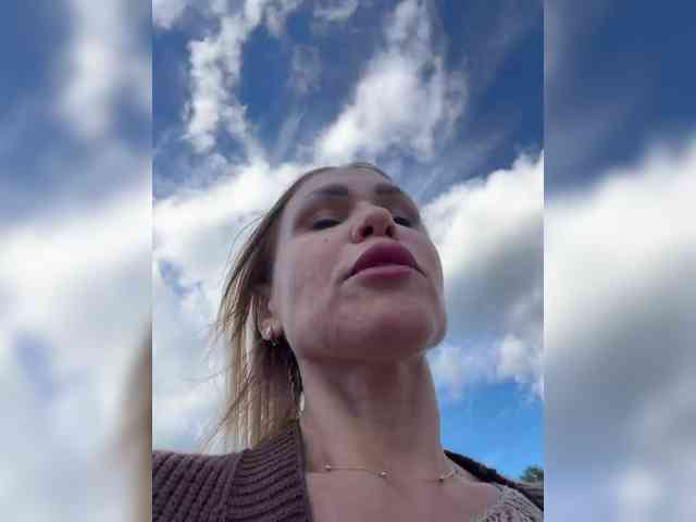 Lisa1225 webcam