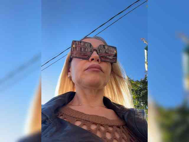 Lisa1225 webcam
