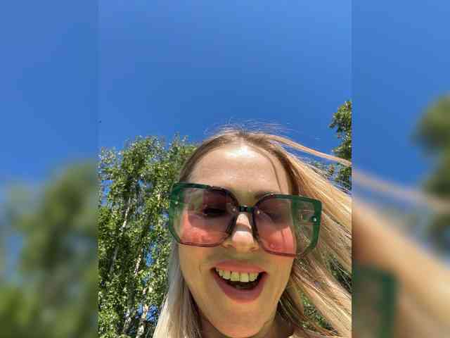 Lisa1225 webcam