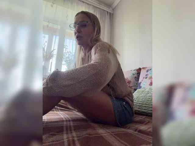 Lisa1225 webcam