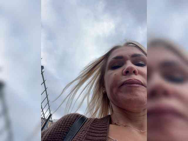 Lisa1225 webcam