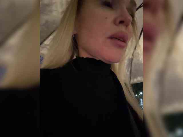 Lisa1225 webcam