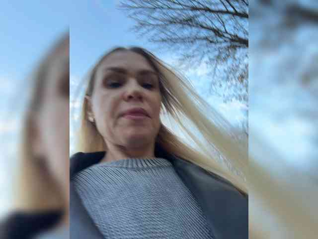 Lisa1225 Live Webcam on BongaCams