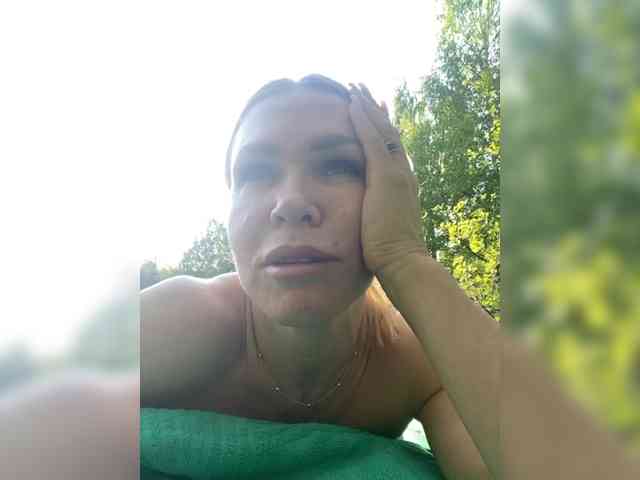 Lisa1225 webcam