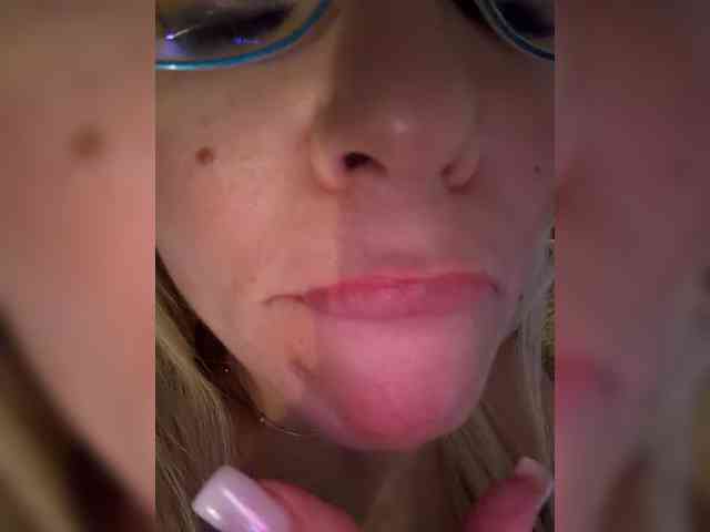 Lisa1225 webcam