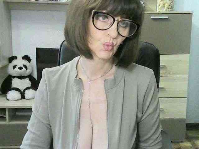 jaklina57 live female cam on bongacams