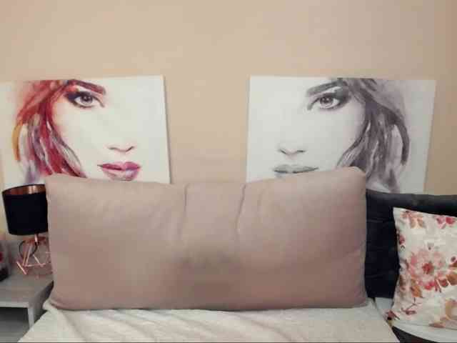 SophieKiss webcam