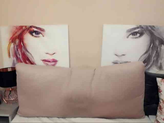 SophieKiss webcam