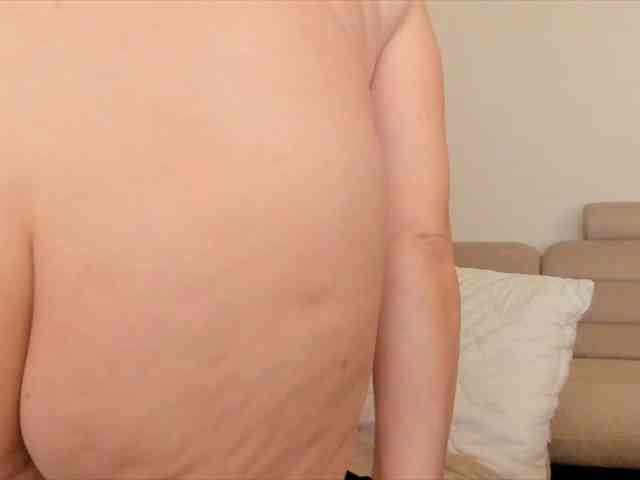 LadyJanine webcam