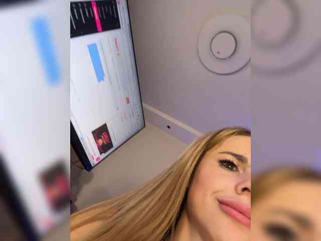 AnnaSmile webcam