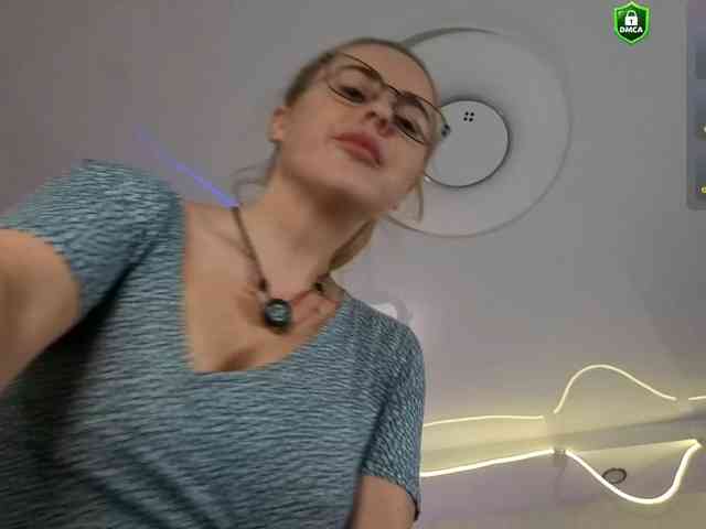 AnnaSmile webcam