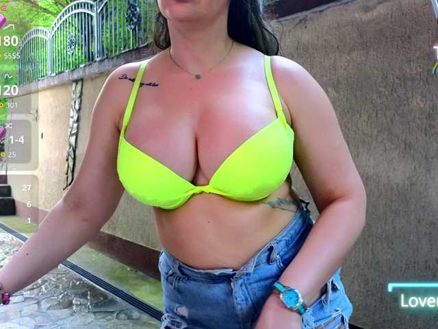 PrincessReyna live cam on BongaCams