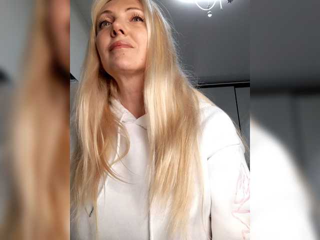 MonnaSky's BongaCams show and profile