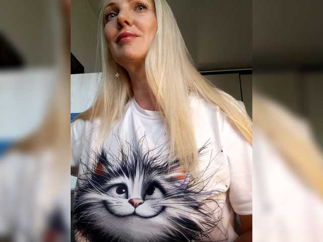 MonnaSky live cam on BongaCams