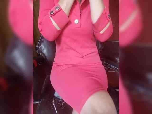 Model ini sedang live sekarang. SexyNaturalka