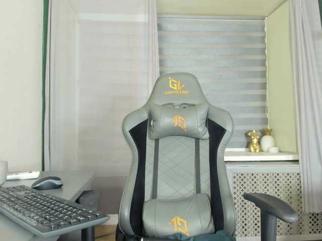 Aariella live webcam show