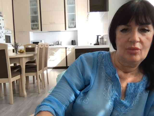 mmiissiiss1 live female cam on bongacams