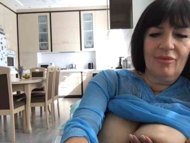 mmiissiiss1 live female cam on bongacams