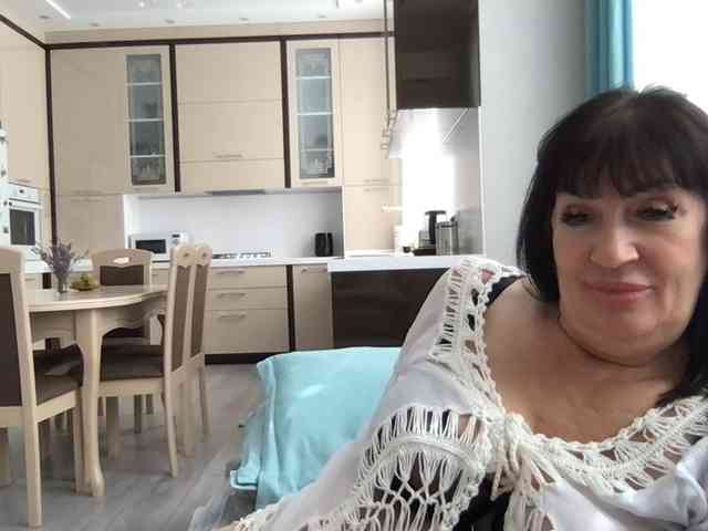 mmiissiiss1's live room