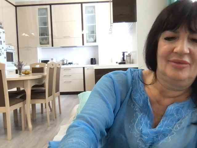 mmiissiiss1 live female cam on bongacams