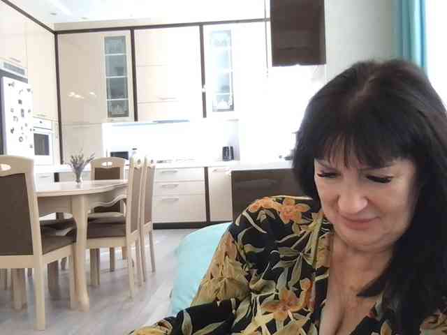 mmiissiiss1 live female cam on bongacams