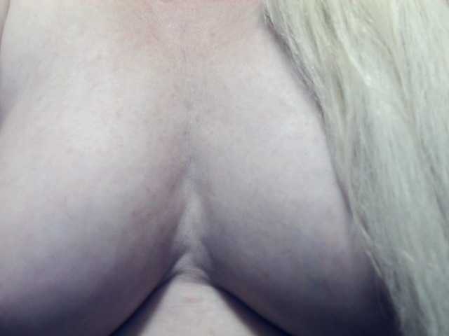 Lilia103 live cam on BongaCams