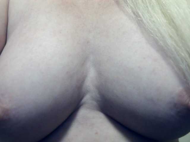 Lilia103 live cam on BongaCams