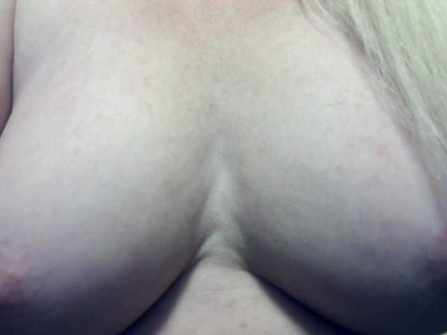 Lilia103 live cam on BongaCams