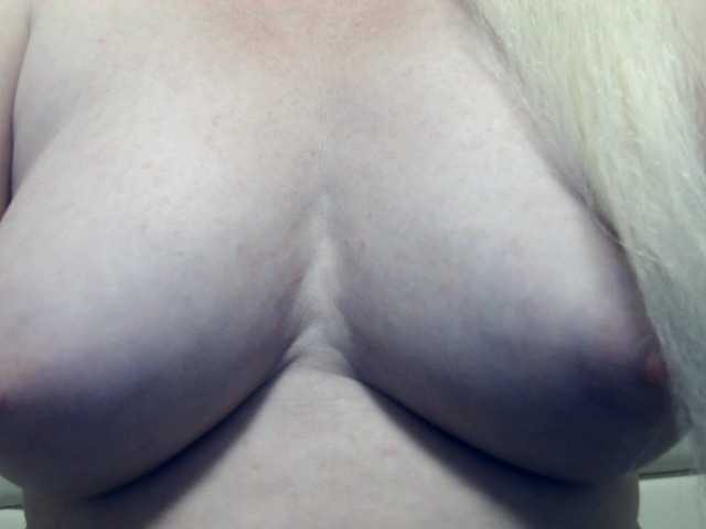 Lilia103 live cam on BongaCams