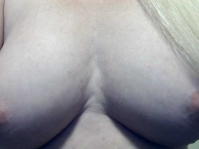 Lilia103 live cam on BongaCams