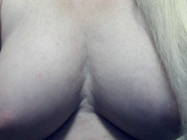 Lilia103 live cam on BongaCams