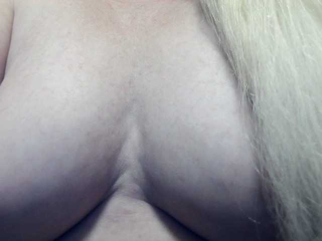 Lilia103 live cam preview