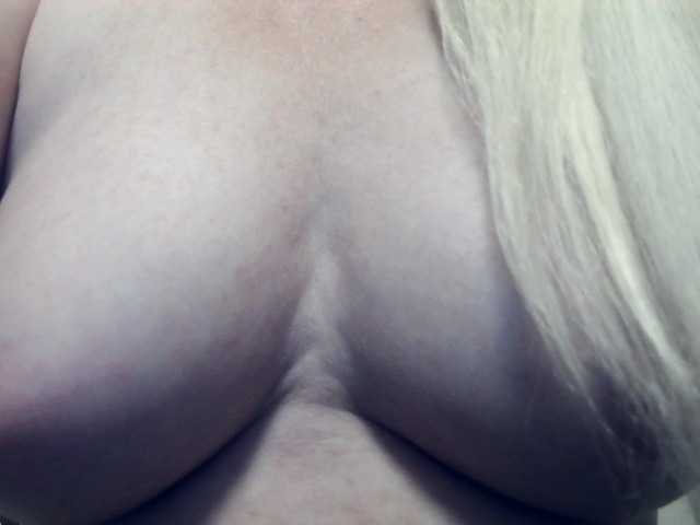 Lilia103 live cam on BongaCams