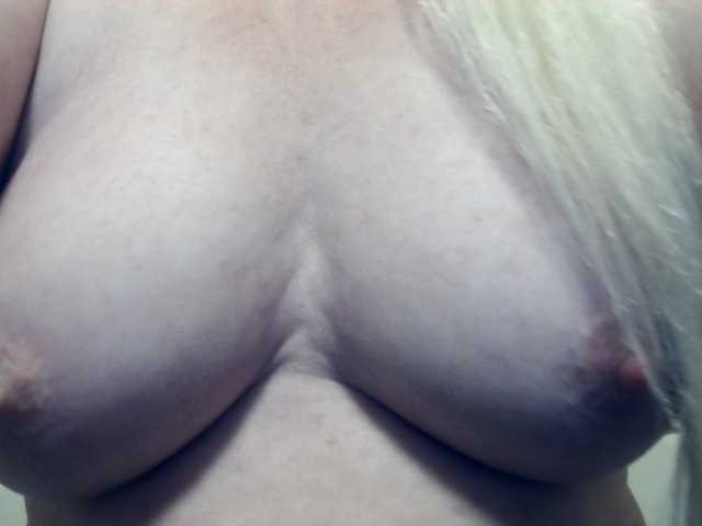 Lilia103 live cam on BongaCams