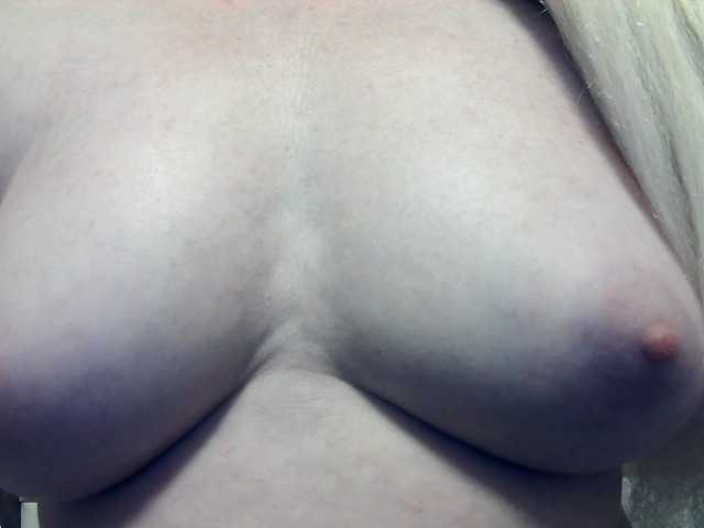 Lilia103 live cam on BongaCams