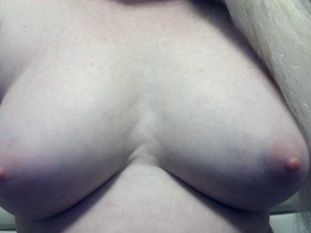 Lilia103 live cam on BongaCams