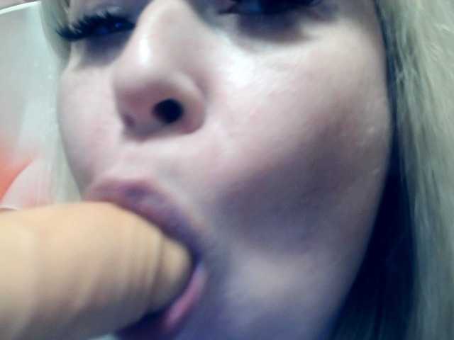 Lilia103 live cam on BongaCams