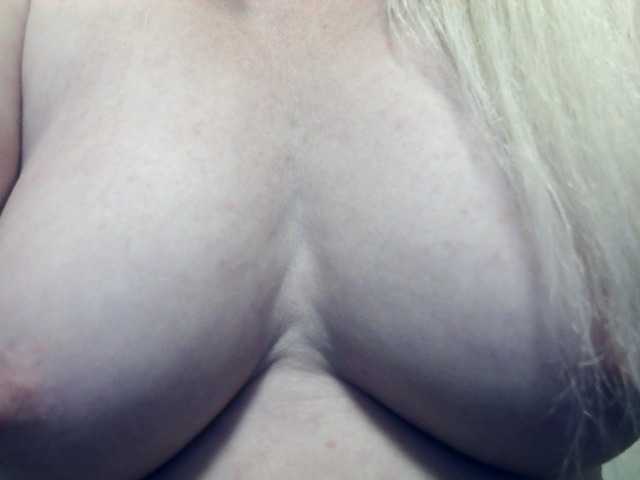 Lilia103 live cam on BongaCams
