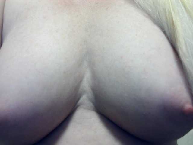 Lilia103 live cam on BongaCams