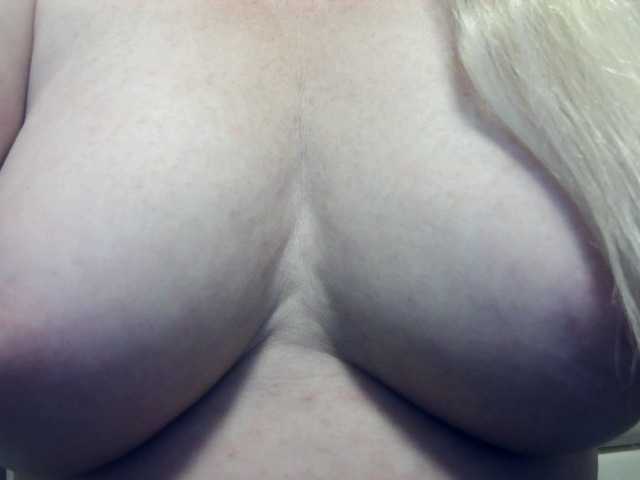 Lilia103 live cam on BongaCams