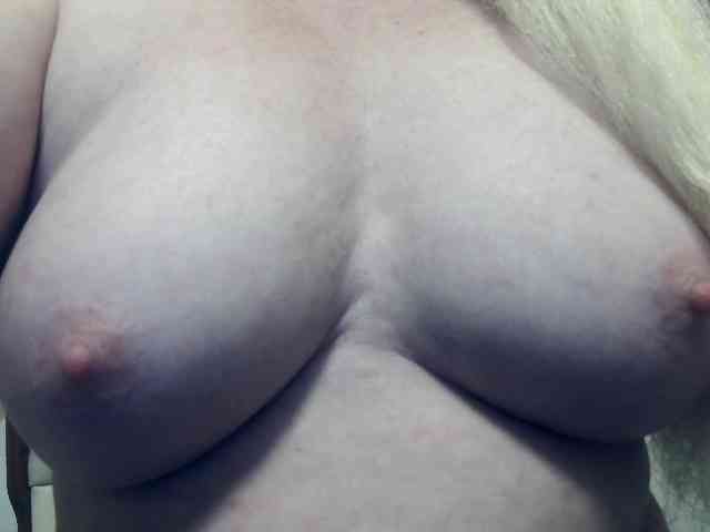Lilia103's cam show statistics and live stream