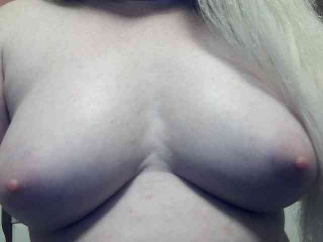 Lilia103 Live Webcam on BongaCams