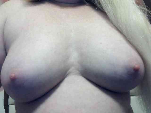 Lilia103 Live Webcam on BongaCams