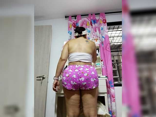 HollyTegan live cam on BongaCams