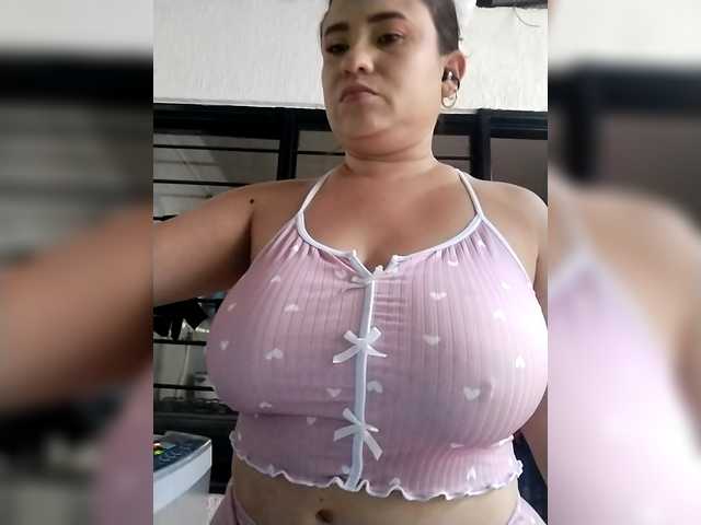 hollytegan cam belle